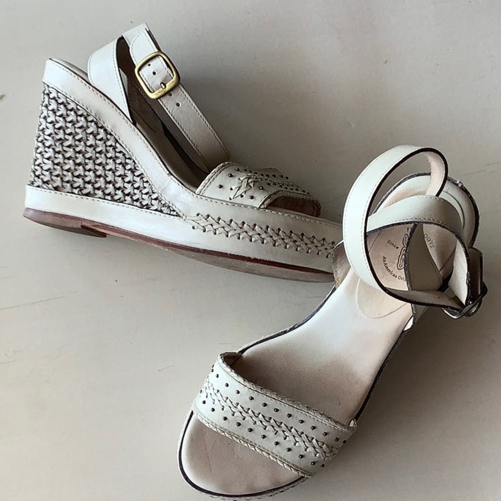 Stunning FRYE lattice weave wedges with studs, very good preloved condition, 7.5